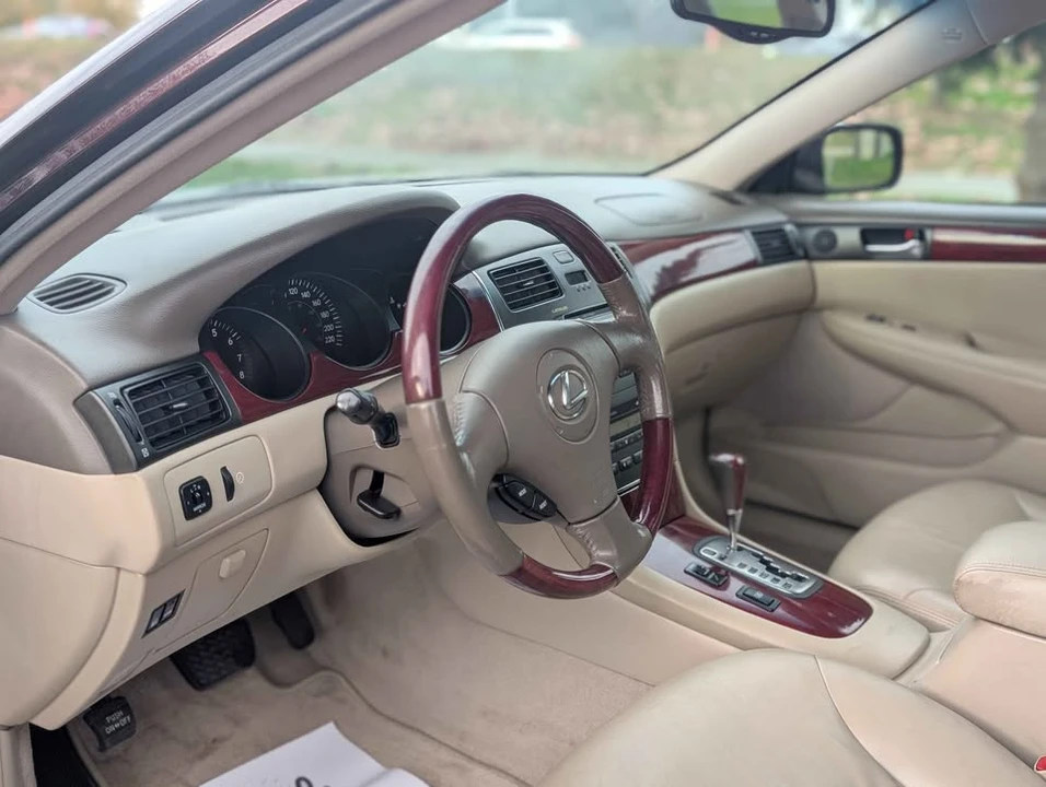 2002 Lexus ES 3rd Gen - Image 9 of 14
