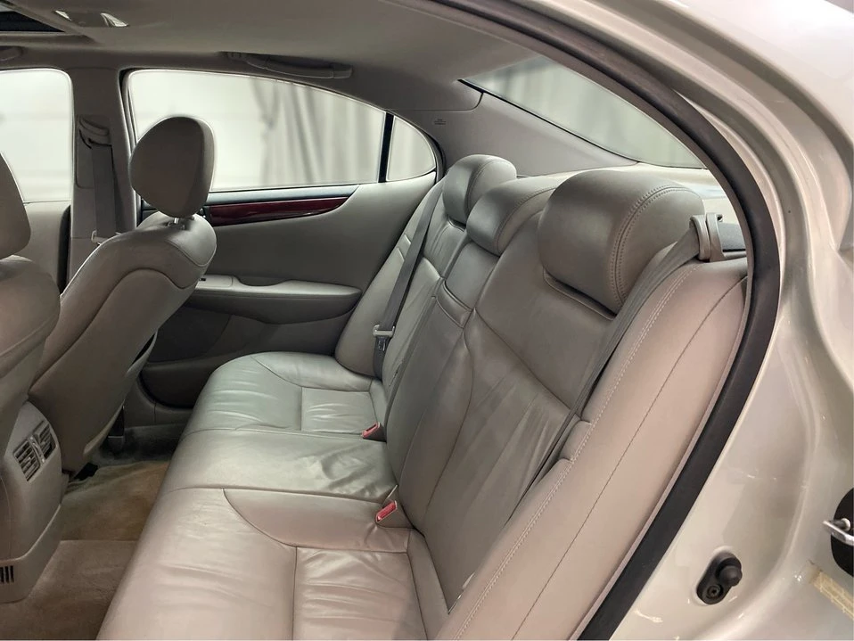 2002 Lexus ES 3rd Gen - Image 11 of 21