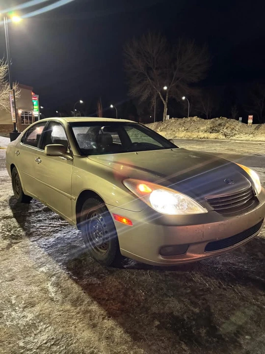 2002 Lexus ES 3rd Gen - Image 2 of 5