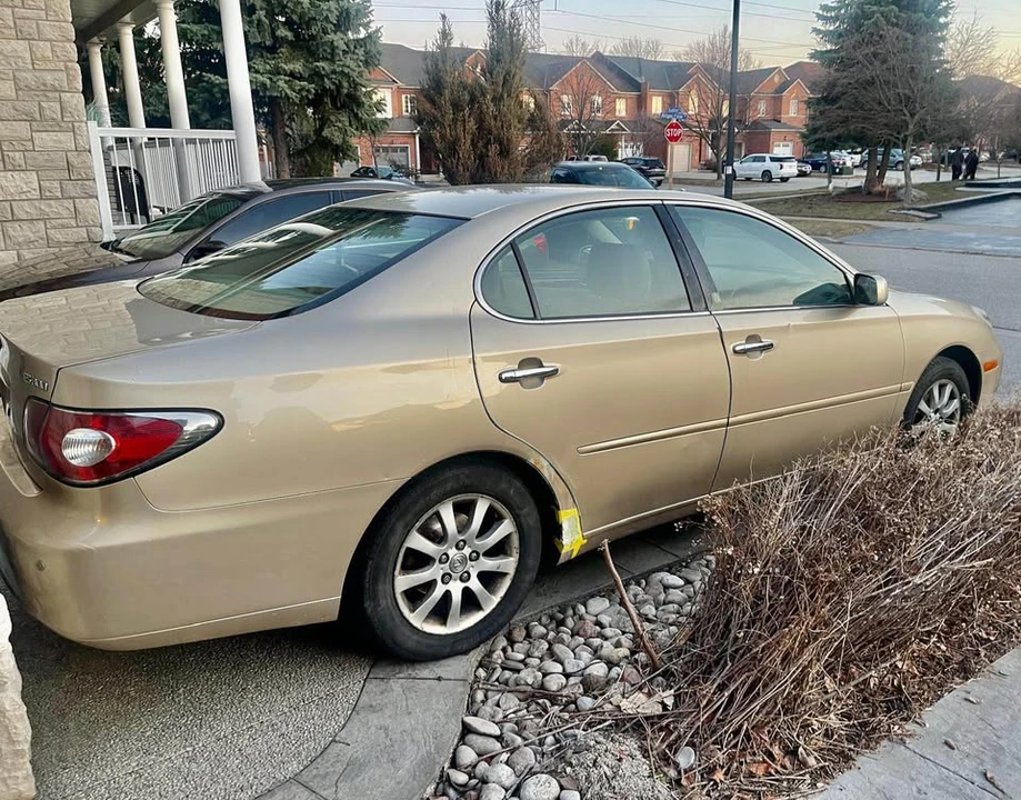 2002 Lexus ES 4th Gen - Image 2 of 15