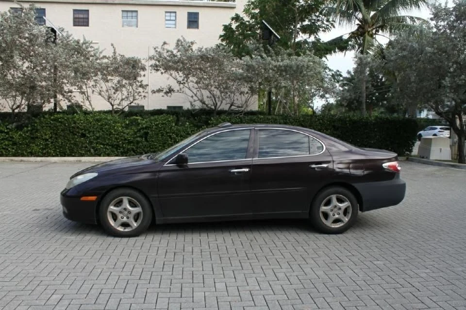 2002 Lexus ES 4th Gen - Image 2 of 11