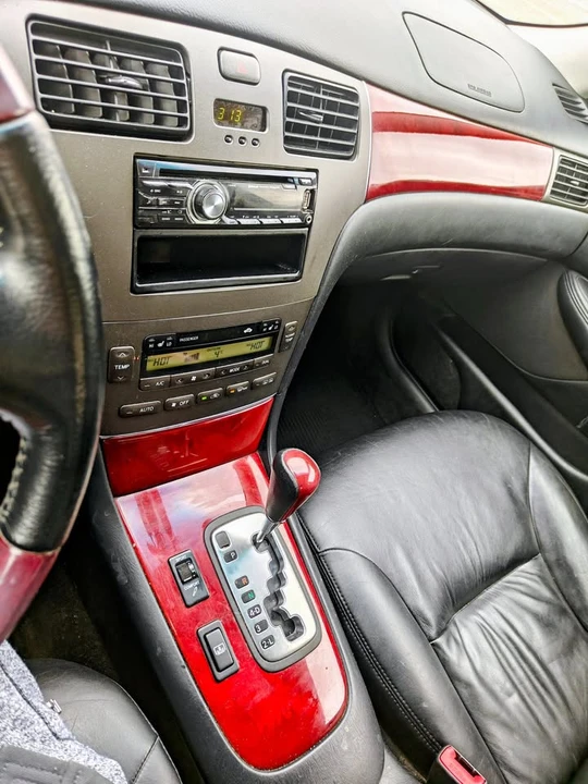 2002 Lexus ES 4th Gen - Image 8 of 12