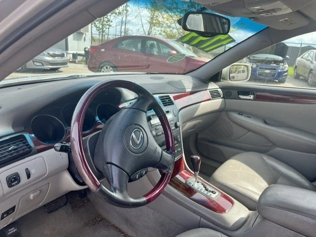 2002 Lexus ES 4th Gen - Image 10 of 12