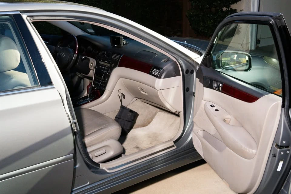 2002 Lexus ES 4th Gen - Image 2 of 14