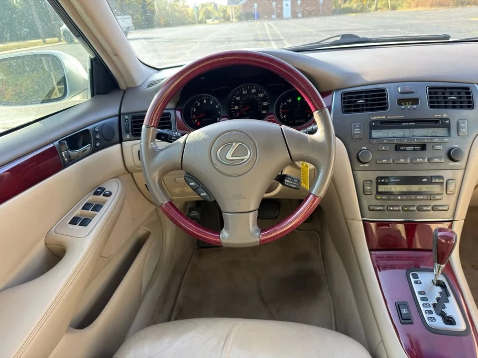 2002 Lexus ES 4th Gen - Image 10 of 20