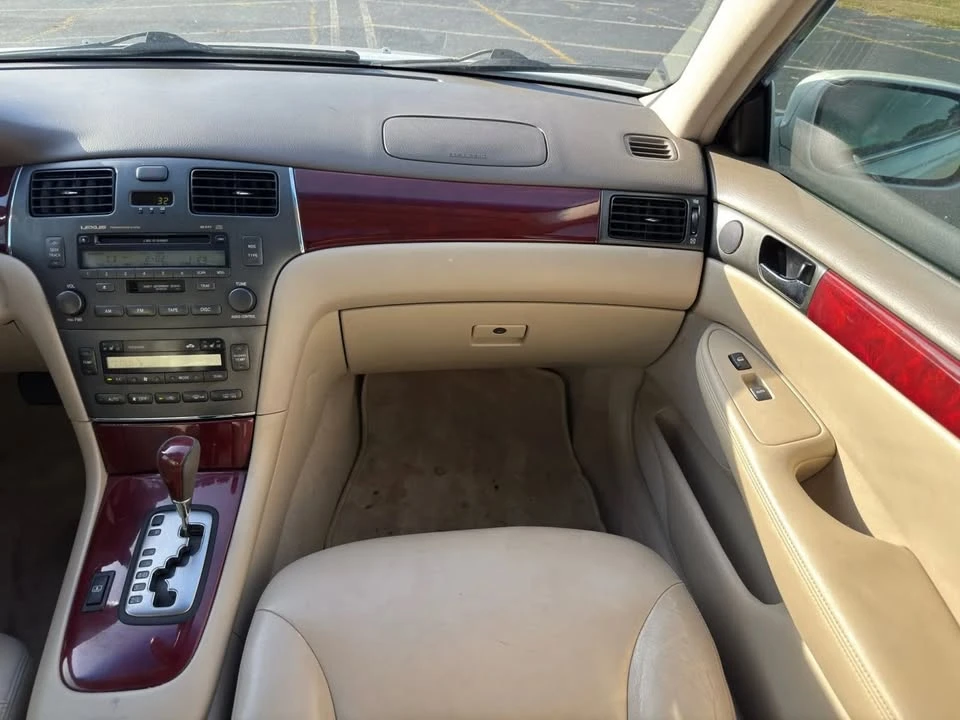 2002 Lexus ES 4th Gen - Image 11 of 20