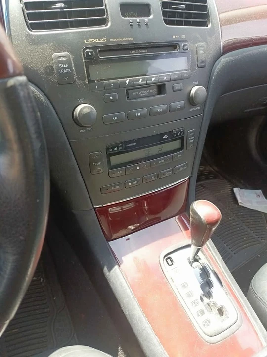 2002 Lexus ES 4th Gen - Image 15 of 20