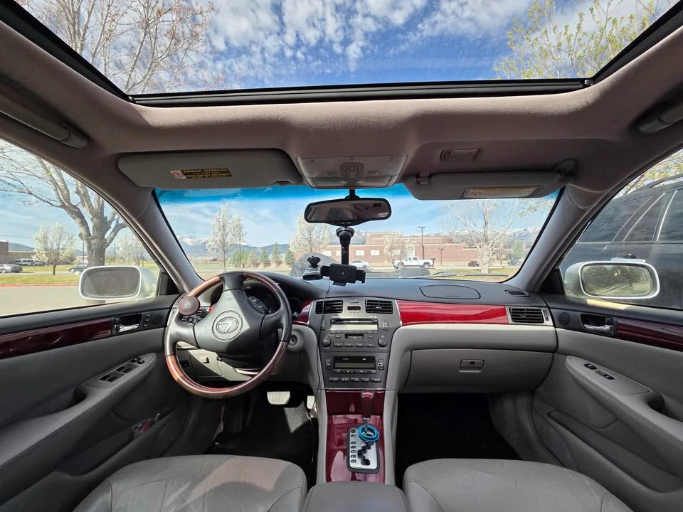 2002 Lexus ES 4th Gen - Image 2 of 9