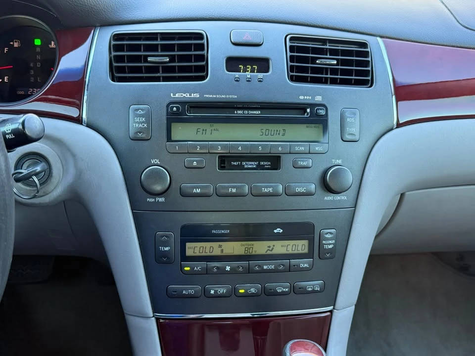 2002 Lexus ES 4th Gen - Image 13 of 16
