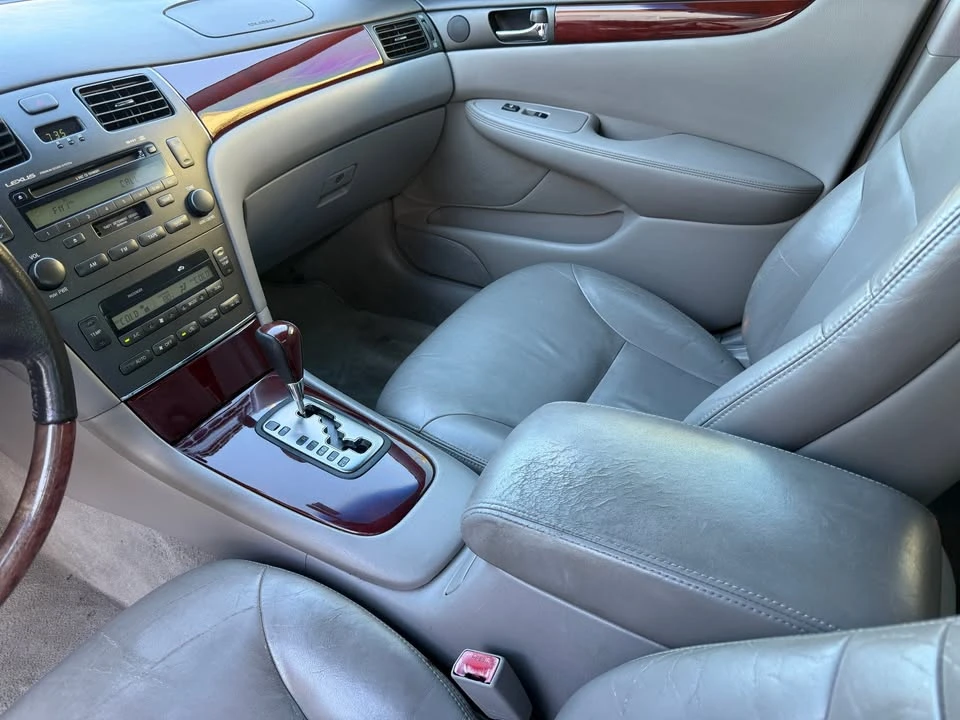 2002 Lexus ES 4th Gen - Image 11 of 16