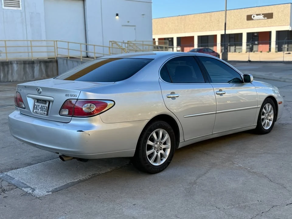 2002 Lexus ES 4th Gen - Image 3 of 16