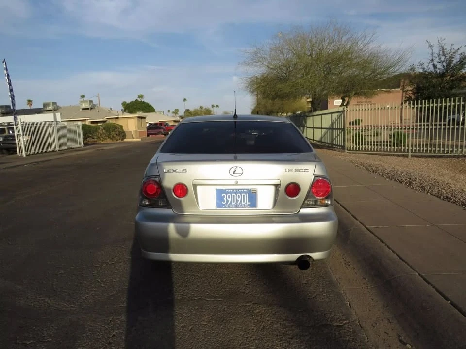 2002 Lexus IS 1st Gen - Image 9 of 15