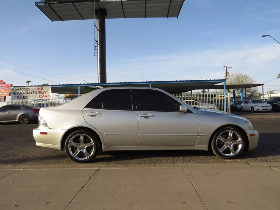 2002 Lexus IS 1st Gen - Image 11 of 15