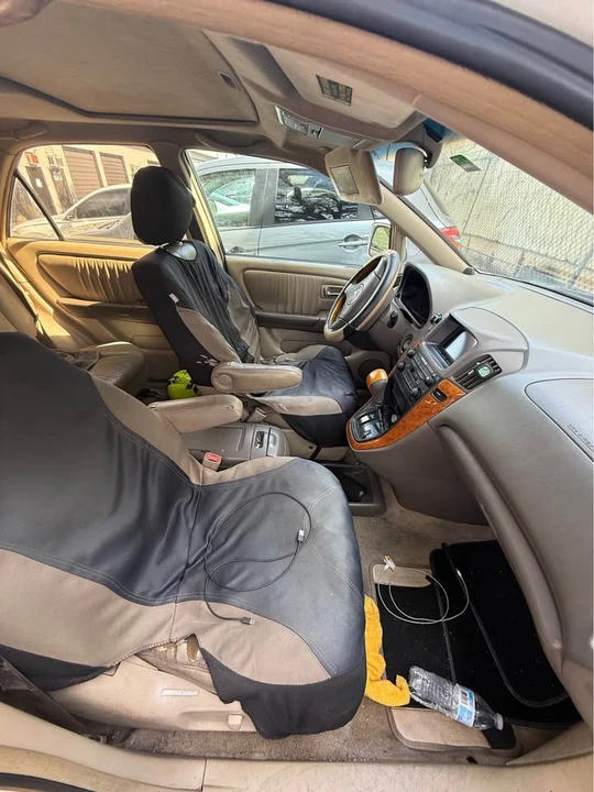 2002 Lexus IS 1st Gen - Image 2 of 3