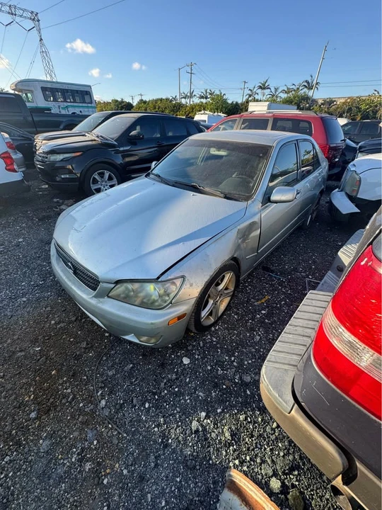 2002 Lexus IS 1st Gen - Image 2 of 5