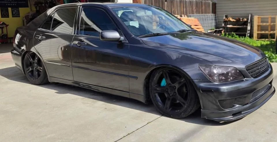 2002 Lexus IS 1st Gen - Image 2 of 10