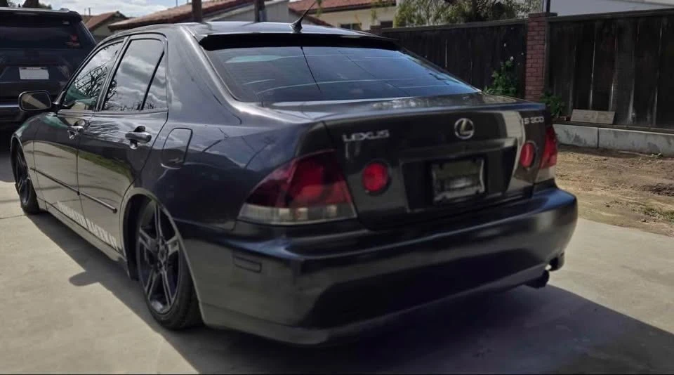 2002 Lexus IS 1st Gen - Image 5 of 10
