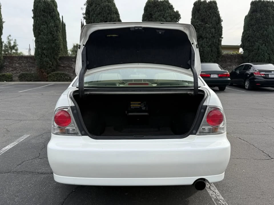 2002 Lexus IS 1st Gen - Image 5 of 17