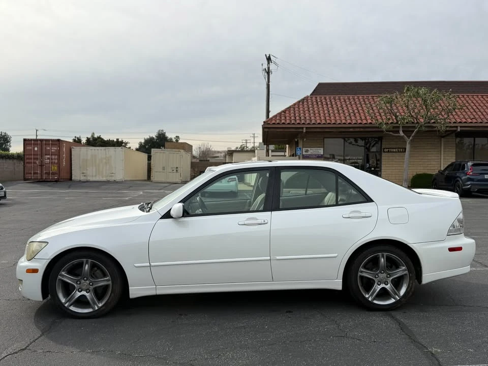 2002 Lexus IS 1st Gen - Image 2 of 17