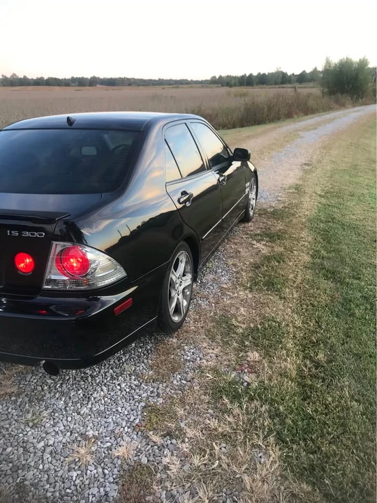 2002 Lexus IS 1st Gen - Image 5 of 10