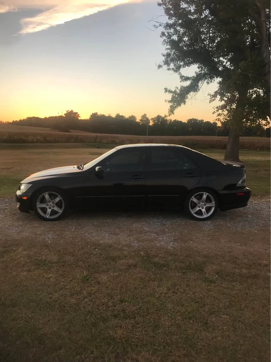 2002 Lexus IS 1st Gen - Image 2 of 10