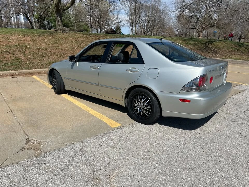 2002 Lexus IS 1st Gen - Image 4 of 17