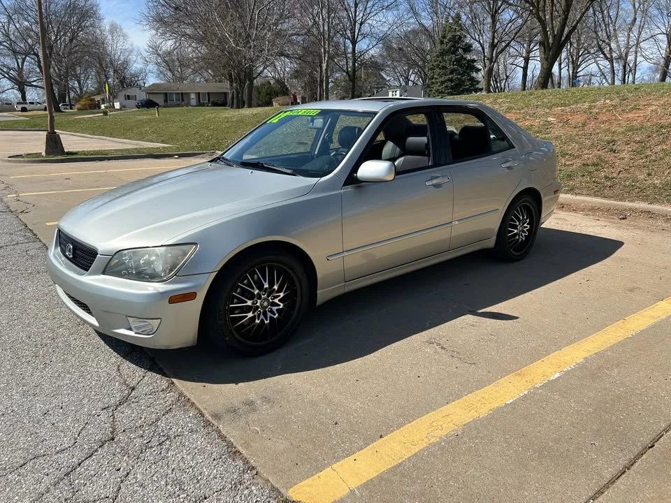 2002 Lexus IS 1st Gen - Image 16 of 17