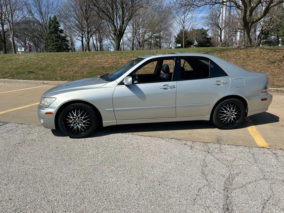 2002 Lexus IS 1st Gen - Image 2 of 17