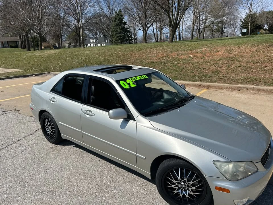 2002 Lexus IS 1st Gen - Image 9 of 17