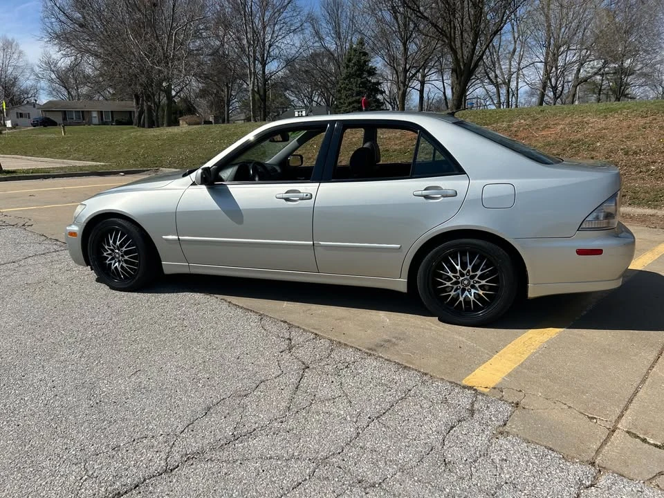 2002 Lexus IS 1st Gen - Image 3 of 17