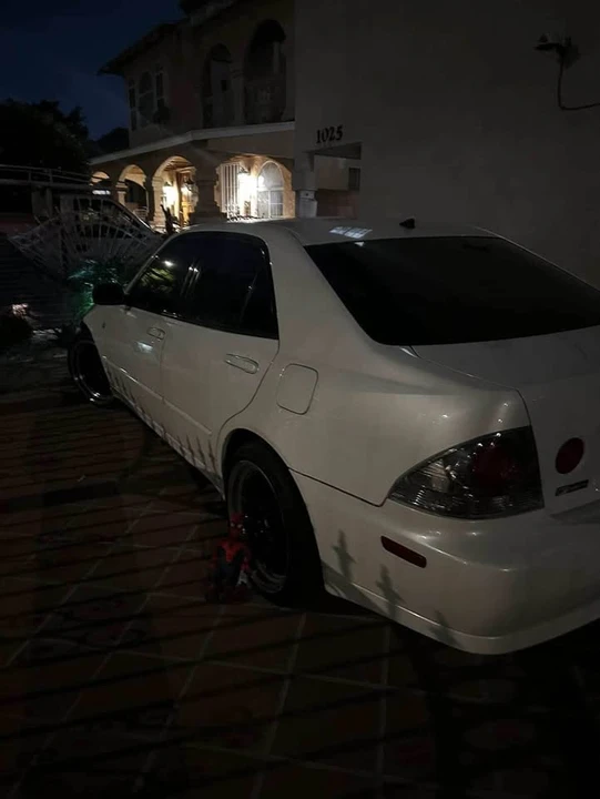 2002 Lexus IS 1st Gen - Image 4 of 5