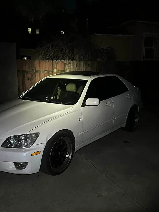 2002 Lexus IS 1st Gen - Image 2 of 5