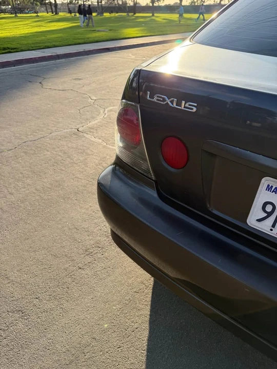 2002 Lexus IS 1st Gen - Image 9 of 11