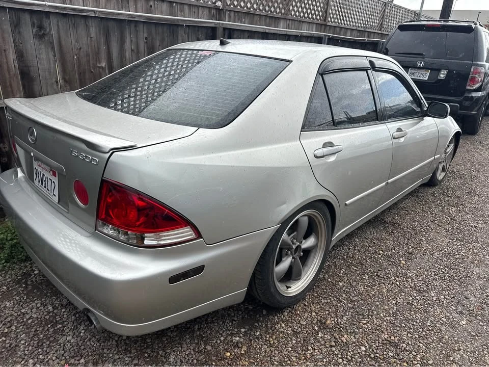 2002 Lexus IS 1st Gen - Image 2 of 3