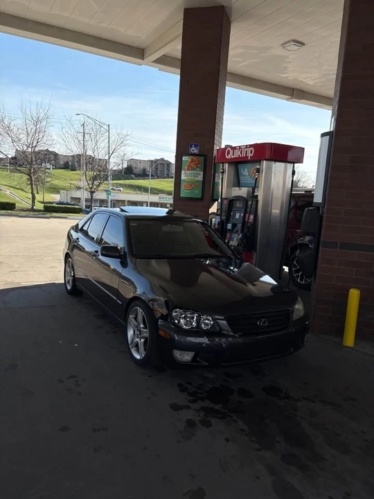 2002 Lexus IS 1st Gen - Image 2 of 6