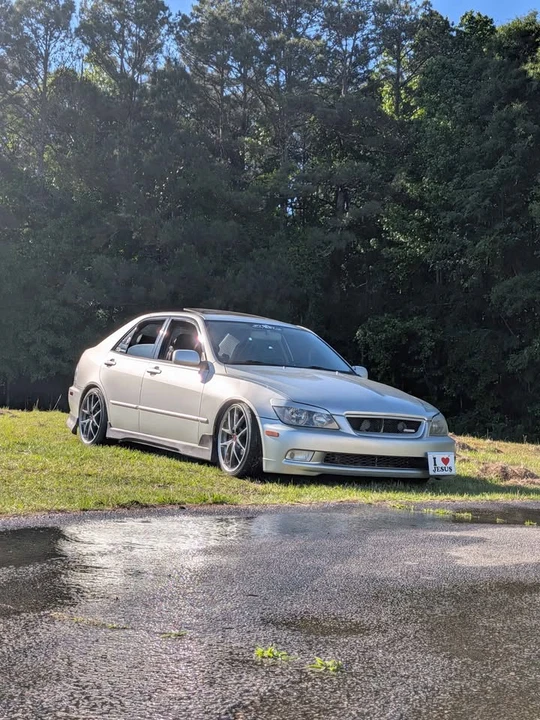 2002 Lexus IS 1st Gen - Image 9 of 10