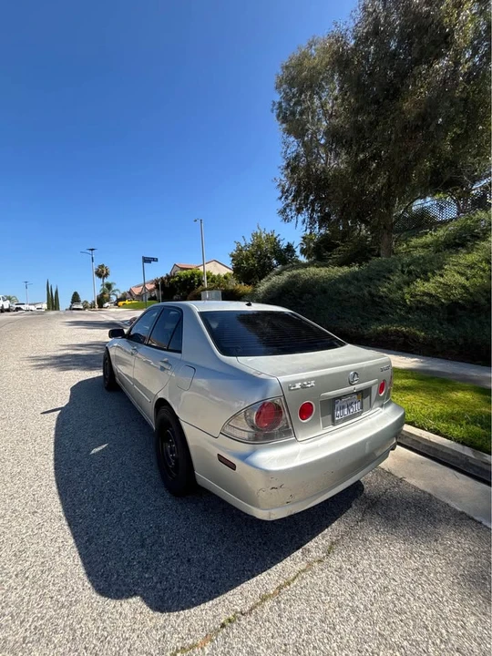 2002 Lexus IS 1st Gen - Image 5 of 15
