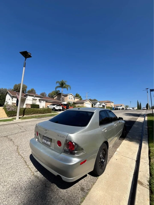 2002 Lexus IS 1st Gen - Image 10 of 15