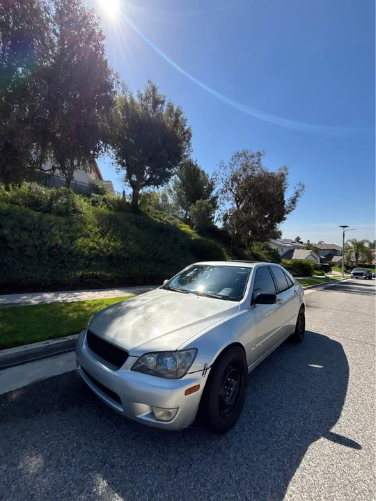 2002 Lexus IS 1st Gen - Image 2 of 15