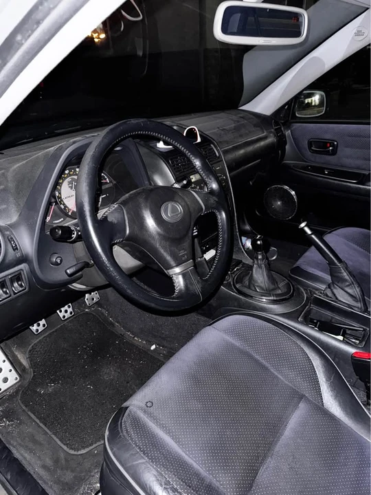 2002 Lexus IS 1st Gen - Image 5 of 7