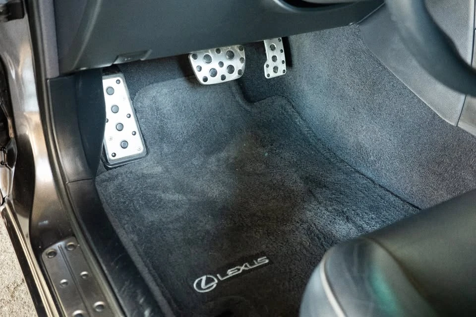 2002 Lexus IS 1st Gen - Image 5 of 9