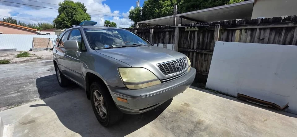 2002 Lexus LS 3rd Gen - Image 3 of 8