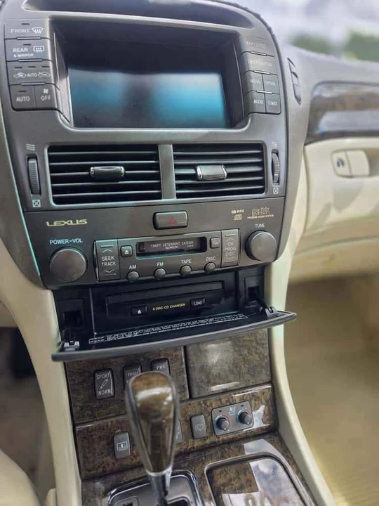 2002 Lexus LS 3rd Gen - Image 9 of 12