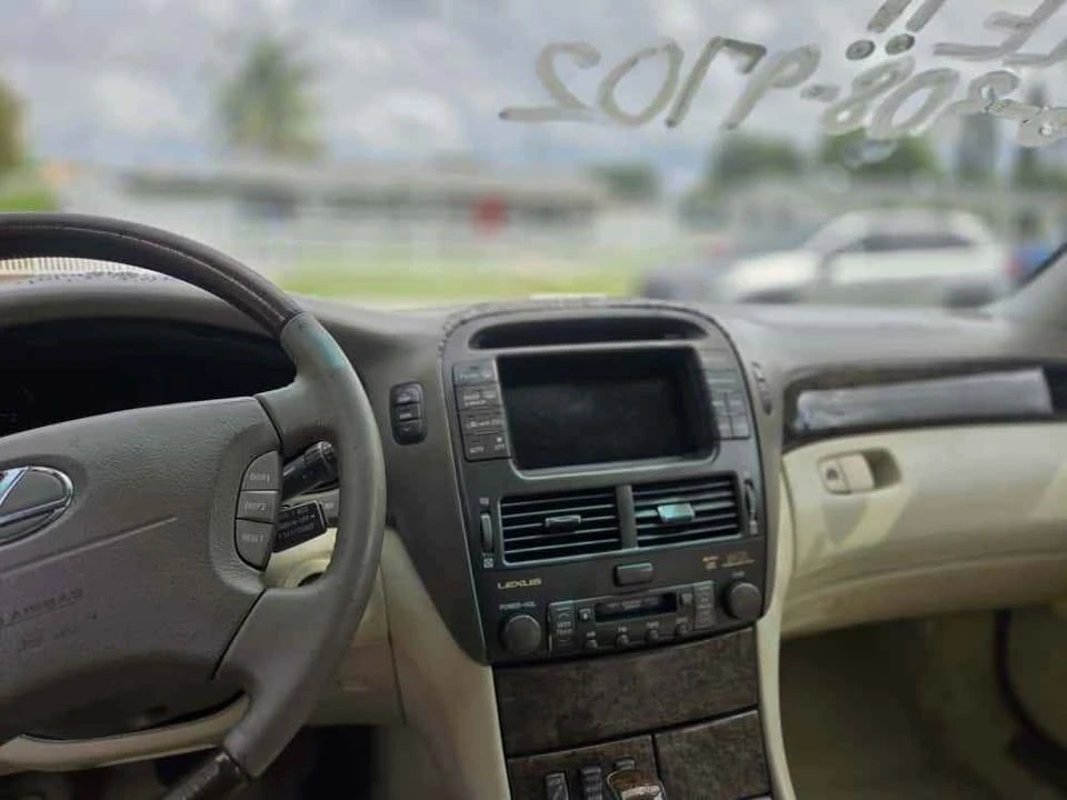 2002 Lexus LS 3rd Gen - Image 11 of 12