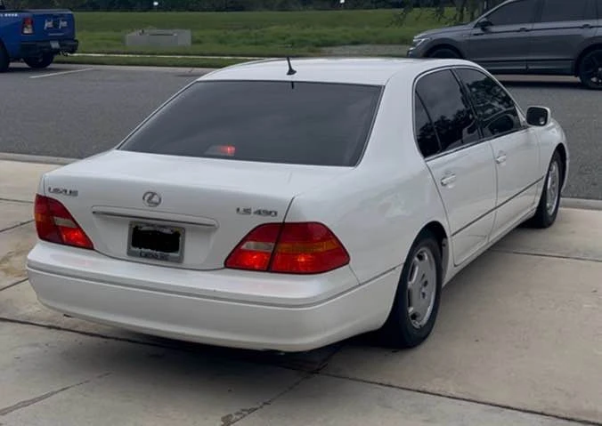 2002 Lexus LS 3rd Gen - Image 10 of 10