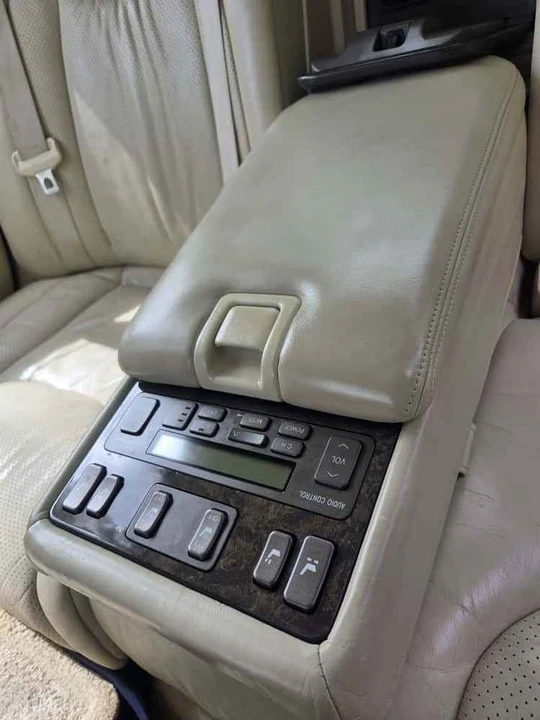 2002 Lexus LS 3rd Gen - Image 6 of 12