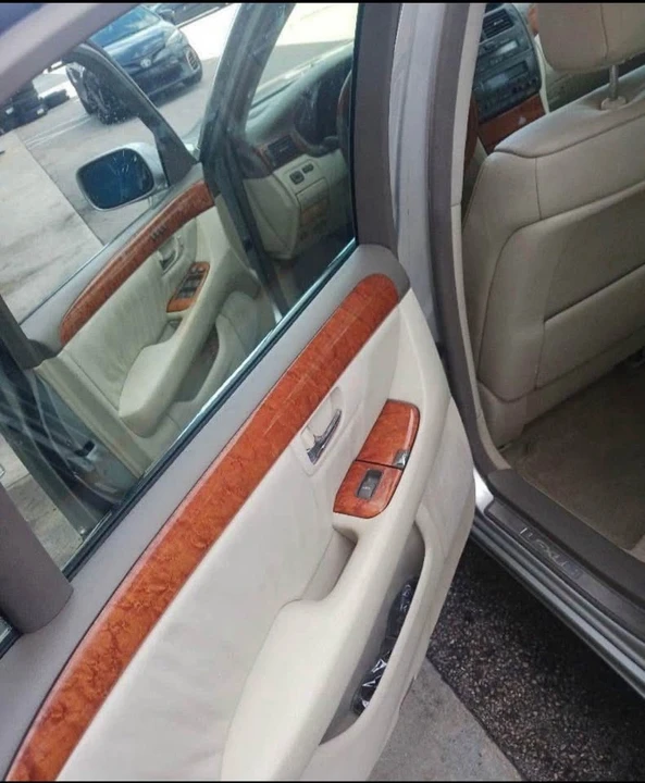 2002 Lexus LS 3rd Gen - Image 4 of 5