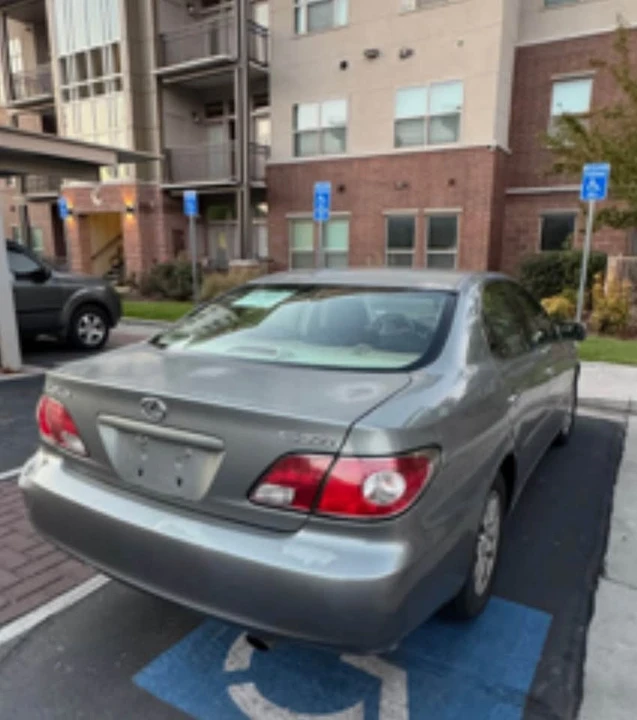 2002 Lexus LS 3rd Gen - Image 5 of 9