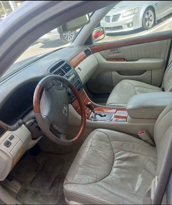 2002 Lexus LS 3rd Gen - Image 5 of 5