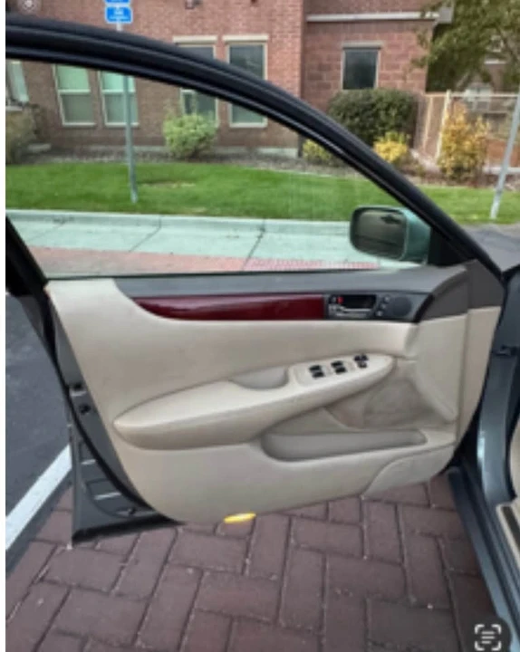 2002 Lexus LS 3rd Gen - Image 2 of 9